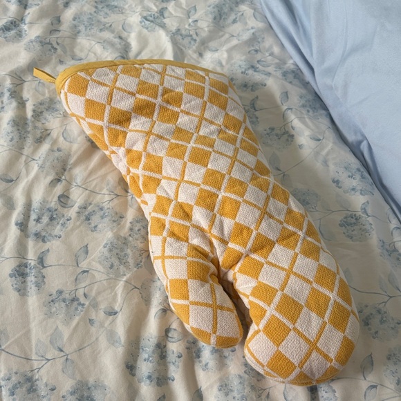 Mackenzie Childs Yellow and White Checkered Oven Mitt comes washed! - Picture 4 of 4